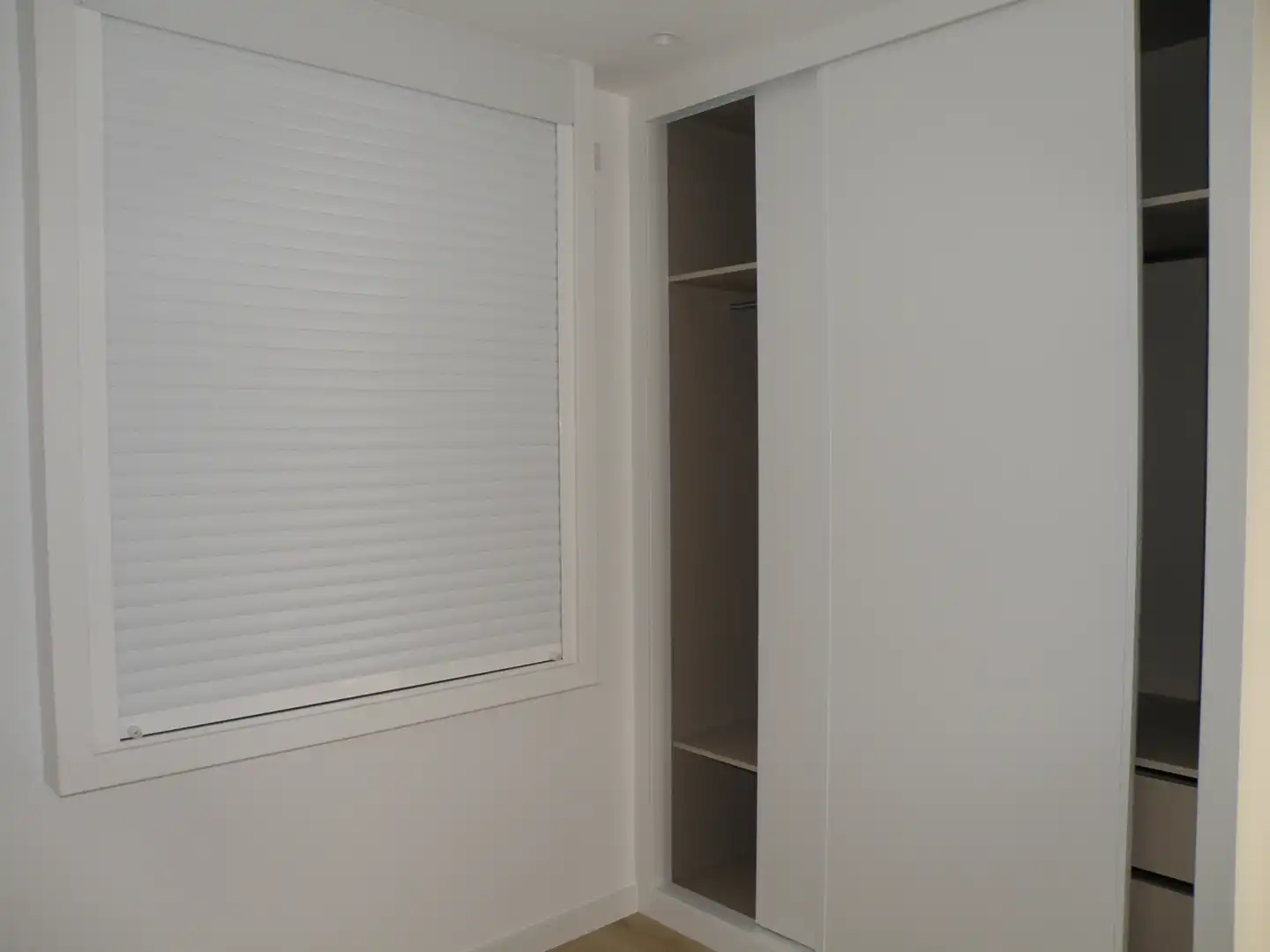 Schlafzimmer von Dachboden zur Miete in Vigo  mit Heizung, Terrasse und Ofen