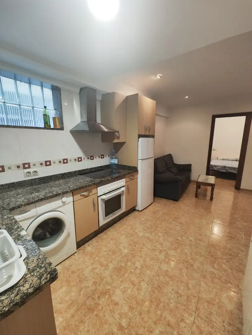 Cuina de Apartament de lloguer en Santiago de Compostela  amb Calefacció, Parquet i Moblat