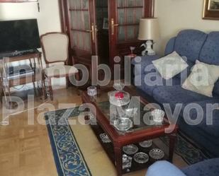 Living room of Flat for sale in Salamanca Capital  with Heating, Parquet flooring and Furnished