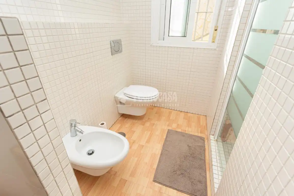 Bathroom of Houses for sale in Algeciras  with Air Conditioner and Swimming Pool