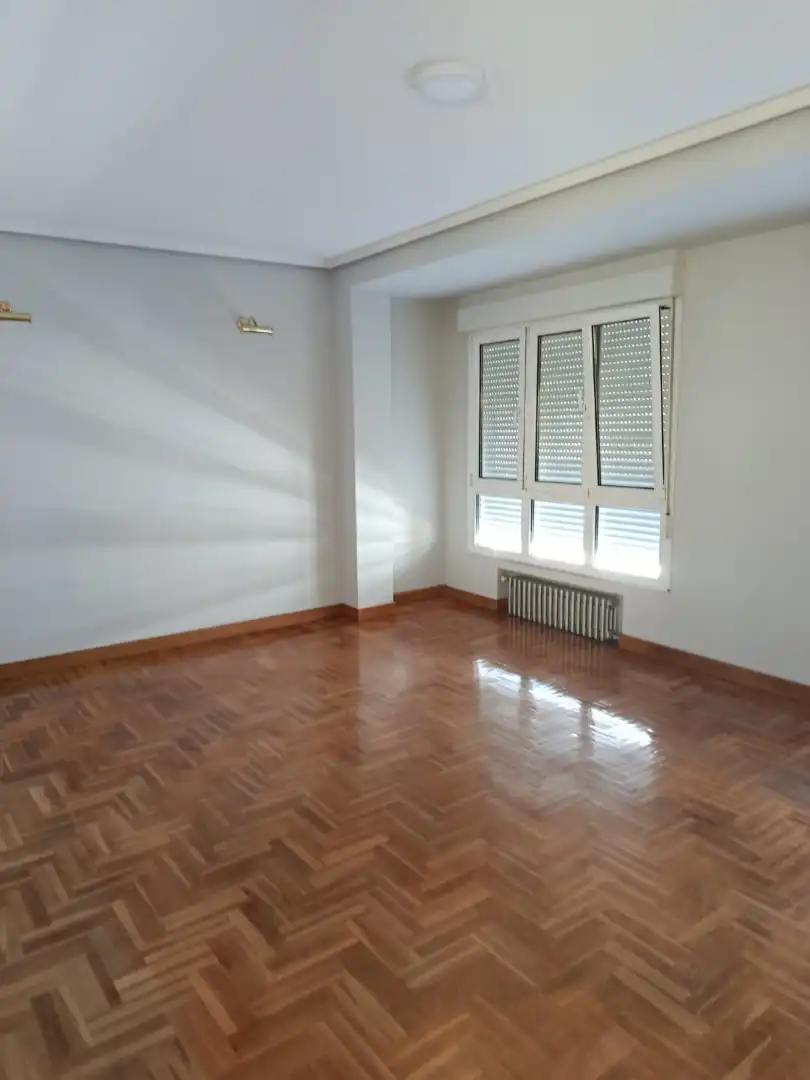 Sala de estar de Piso de alquiler en Siero con Calefacción, Parquet y Horno