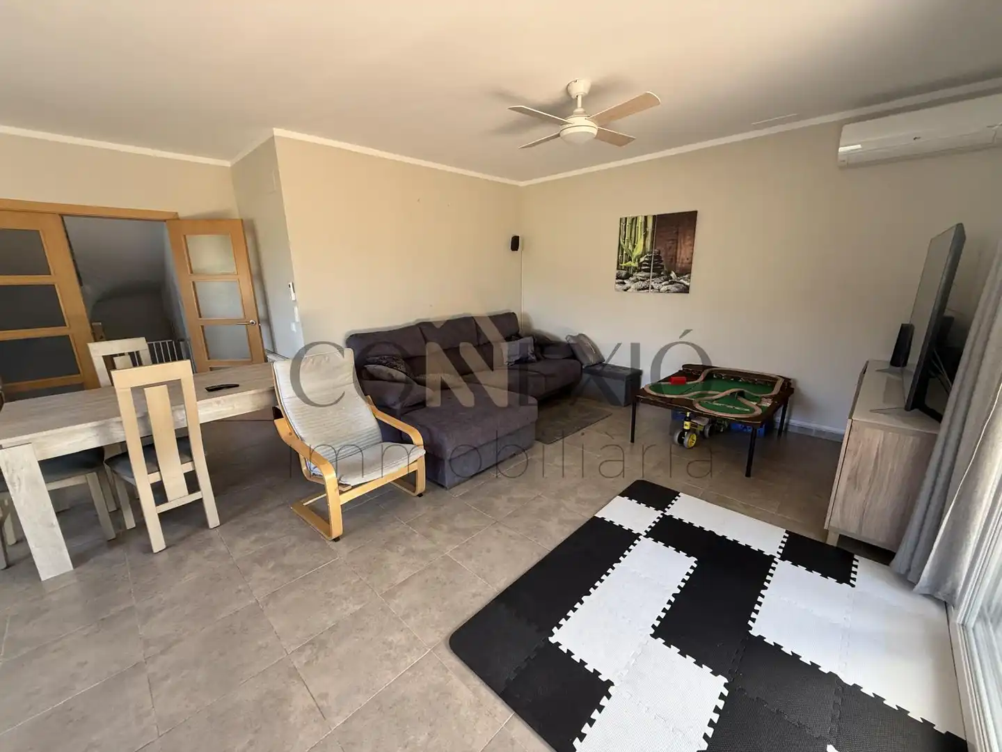 Sala d'estar de Casa o xalet en venda en Sant Julià de Ramis amb Aire condicionat, Calefacció i Jardí privat