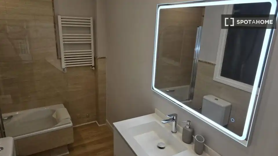 Bathroom of Flat for rent in Chamartín
