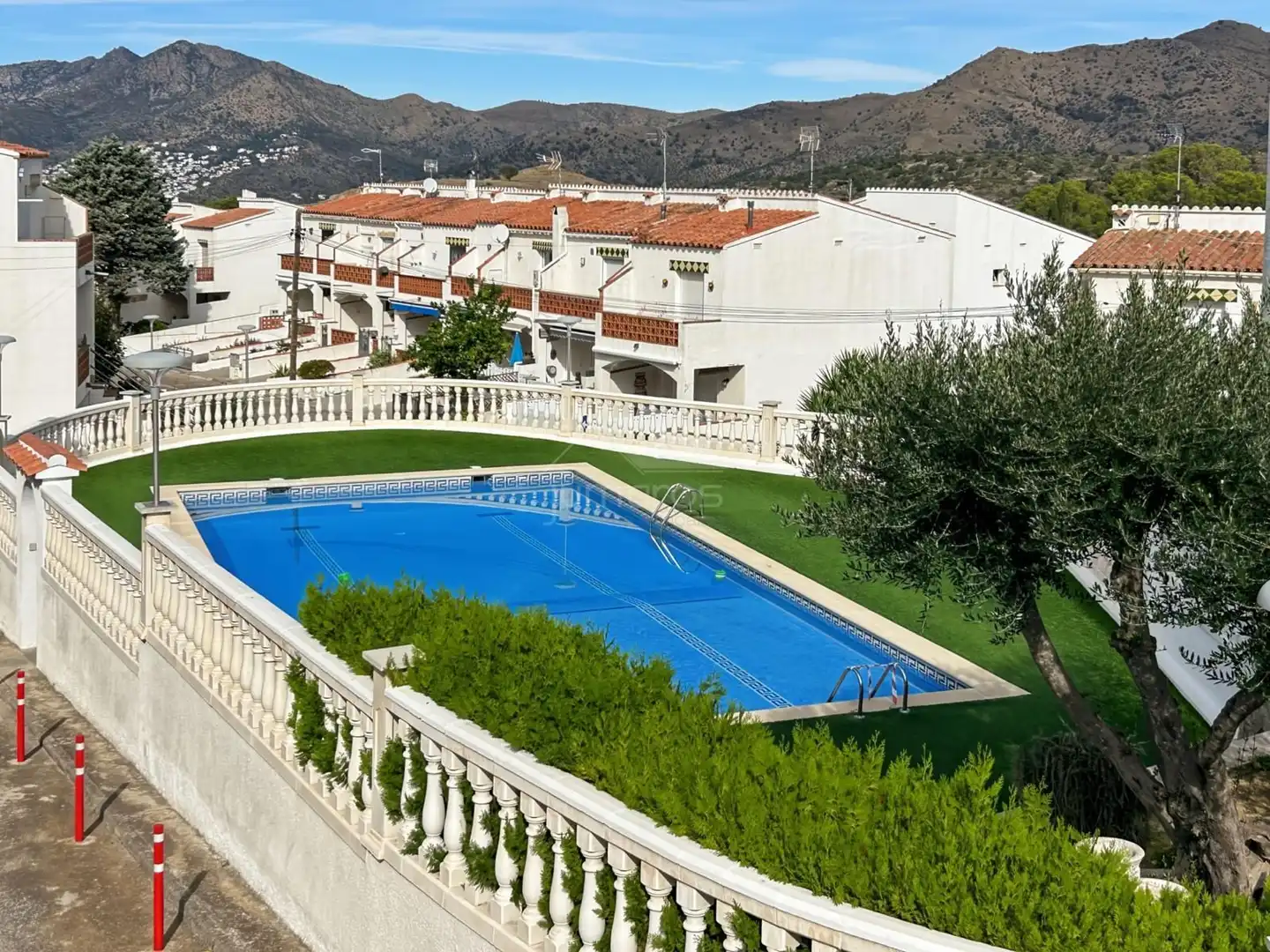 Piscina de Casa adosada en venda en Roses amb Aire condicionat, Jardí privat i Terrassa