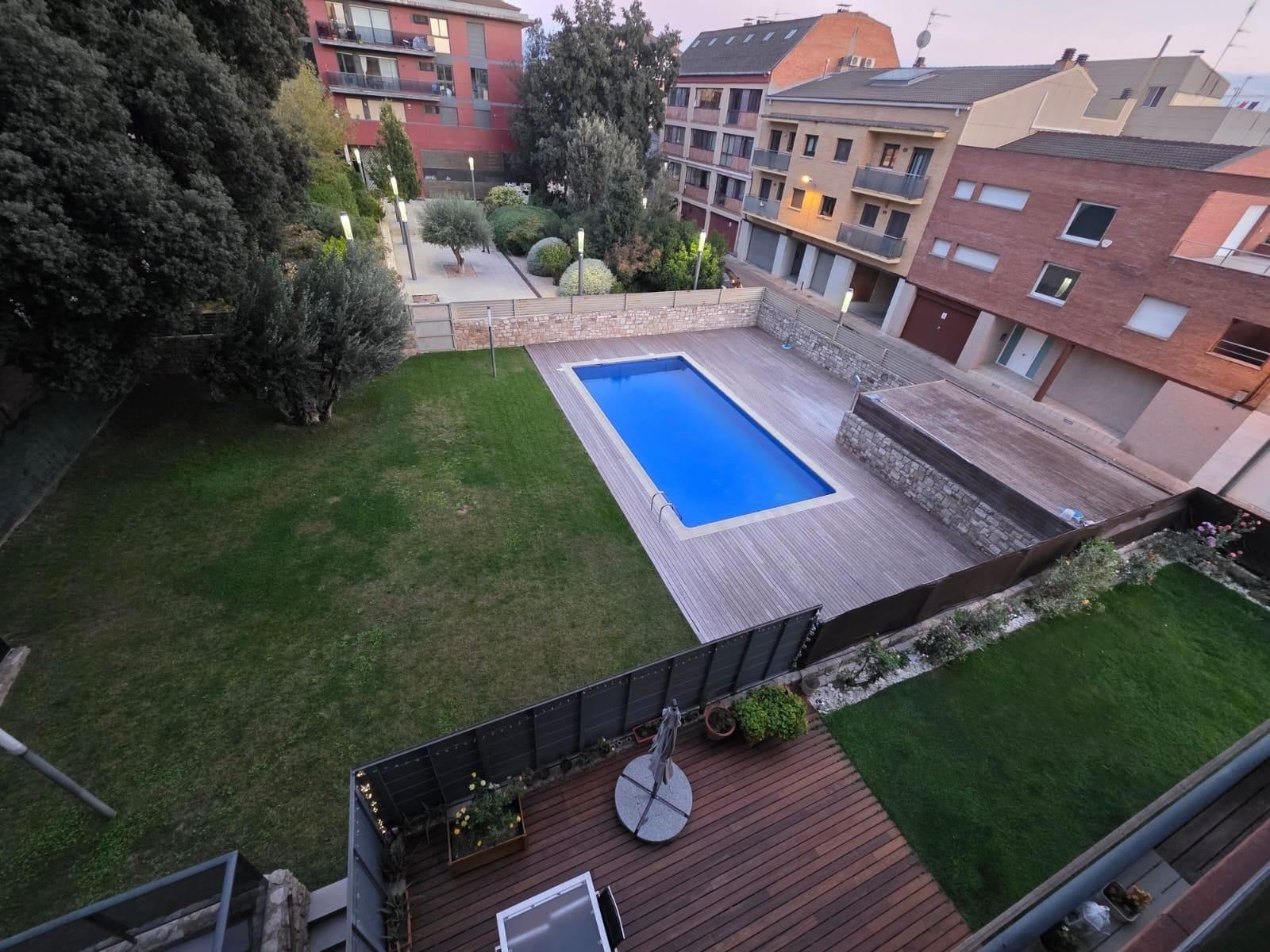 Piscina de Pis en venda en Igualada amb Calefacció, Terrassa i Traster