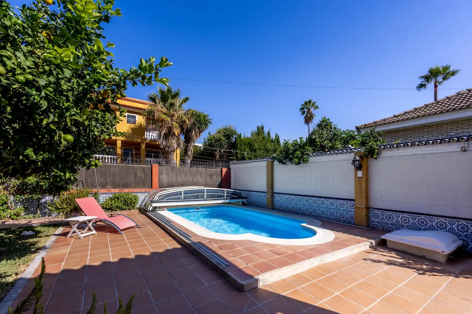 Piscina de Casa o xalet en venda en Málaga amb Aire condicionat, Calefacció i Jardí privat