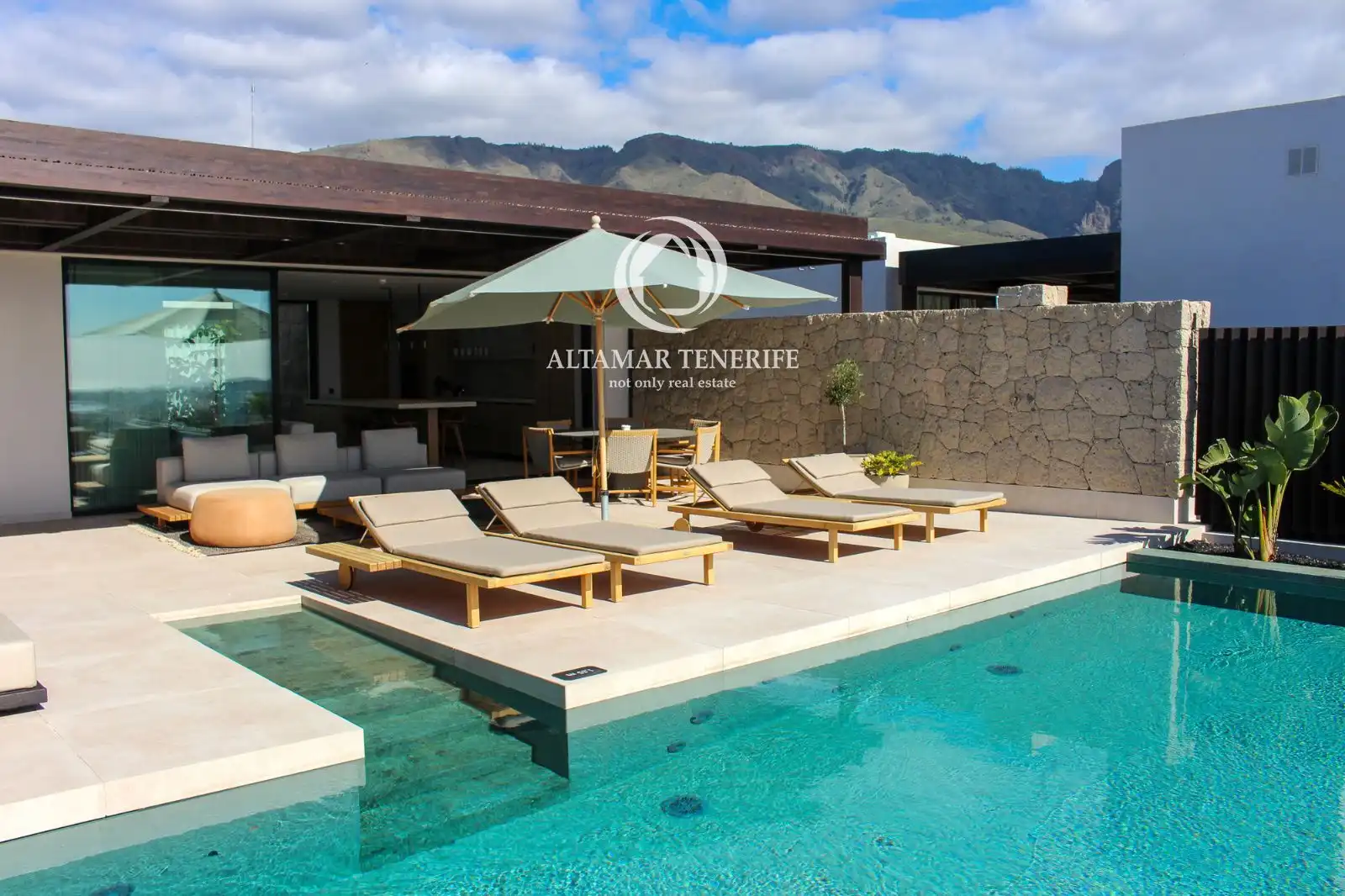 Casa con piscina en venta en Calle Alcojora s/n