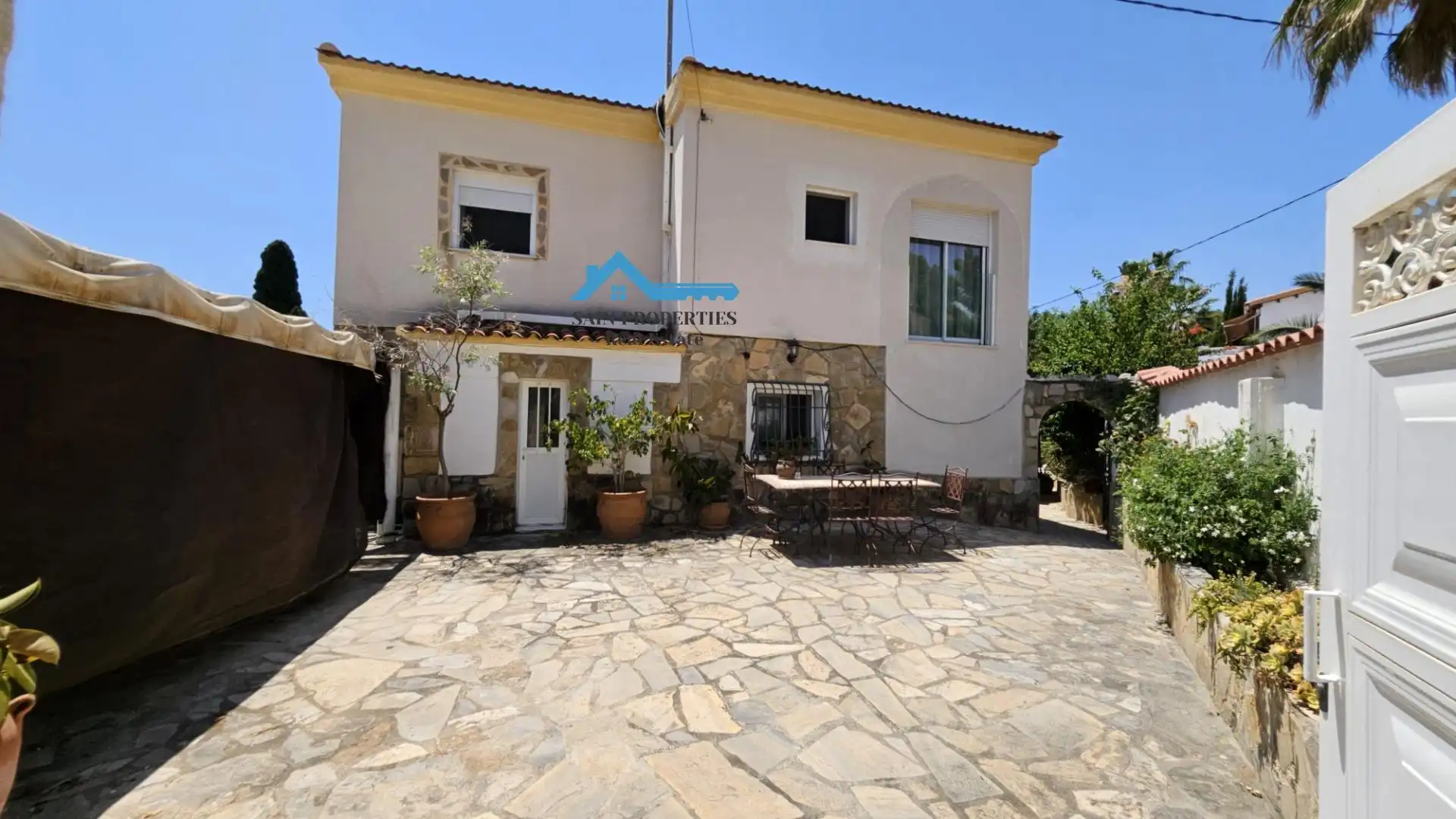 Vista exterior de Casa o xalet en venda en La Nucia amb Aire condicionat, Calefacció i Jardí privat