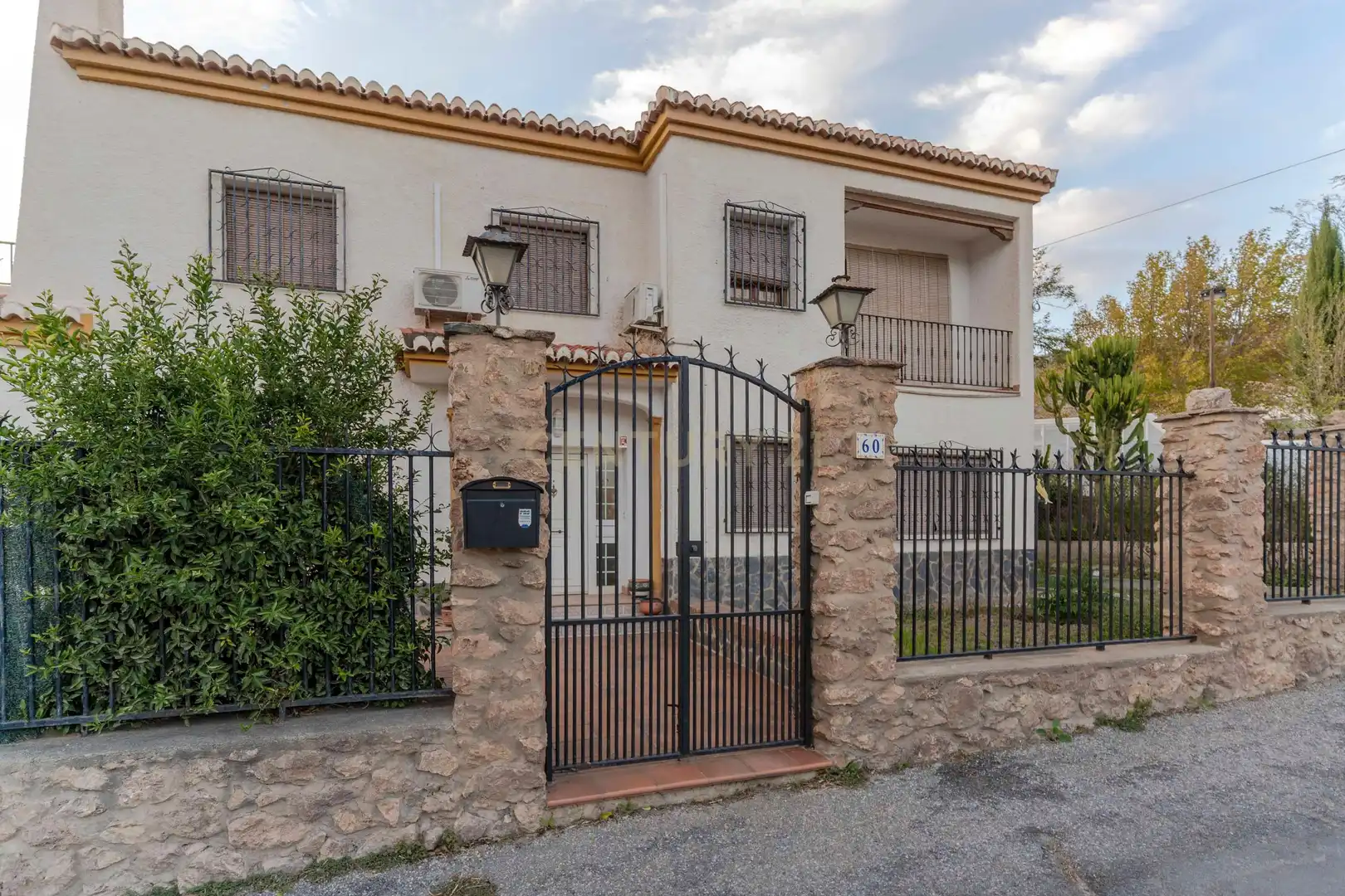 Vista exterior de Casa o xalet en venda en Órgiva amb Aire condicionat, Jardí privat i Traster