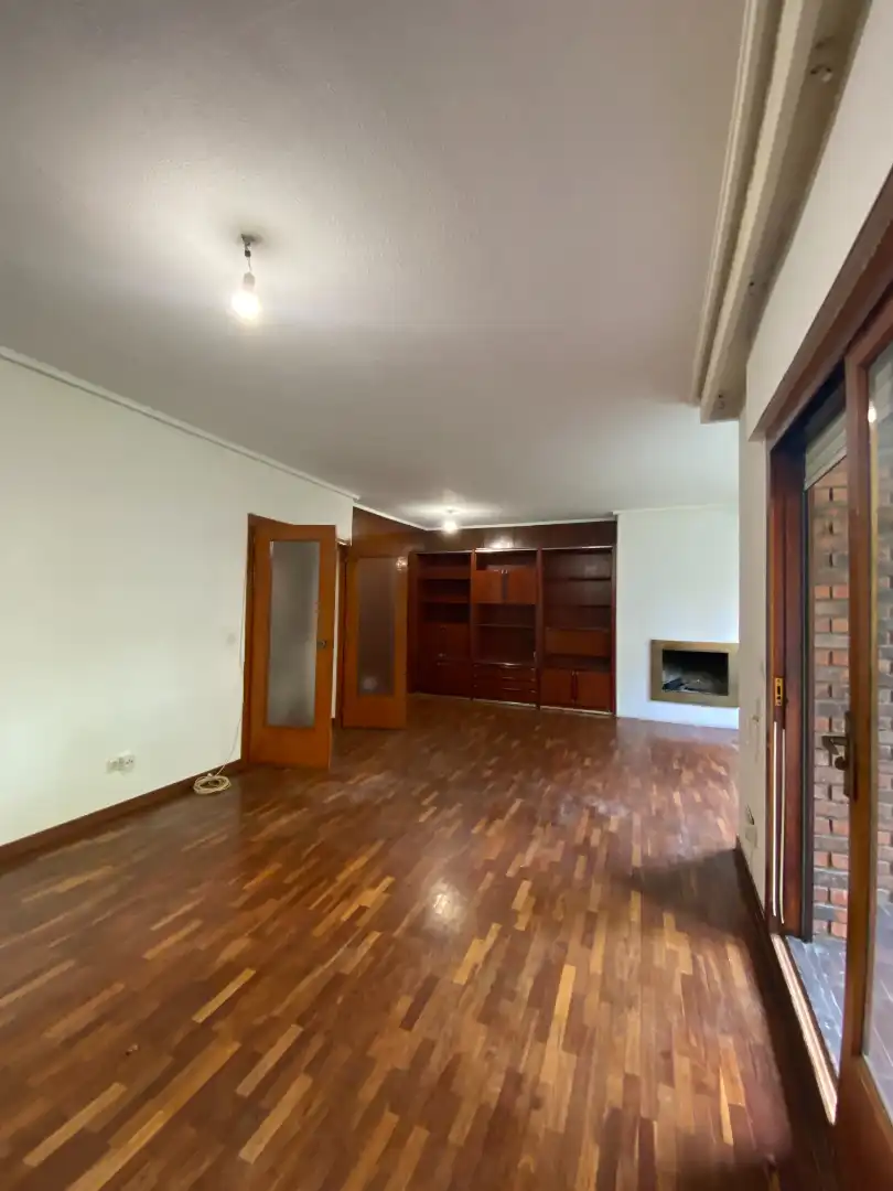 Sala d'estar de Pis en venda en Las Rozas de Madrid amb Calefacció, Parquet i Terrassa