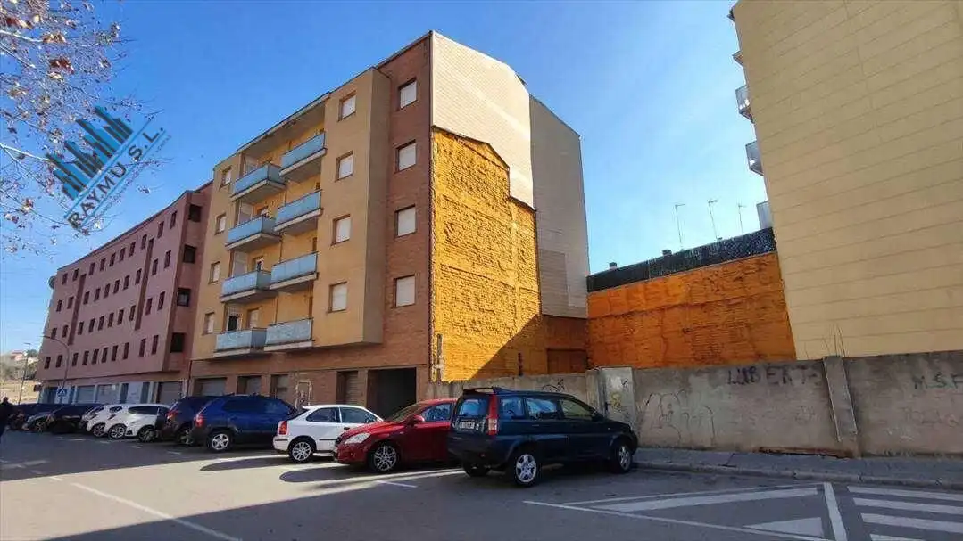 Vista exterior de Edificio en venta en Manresa