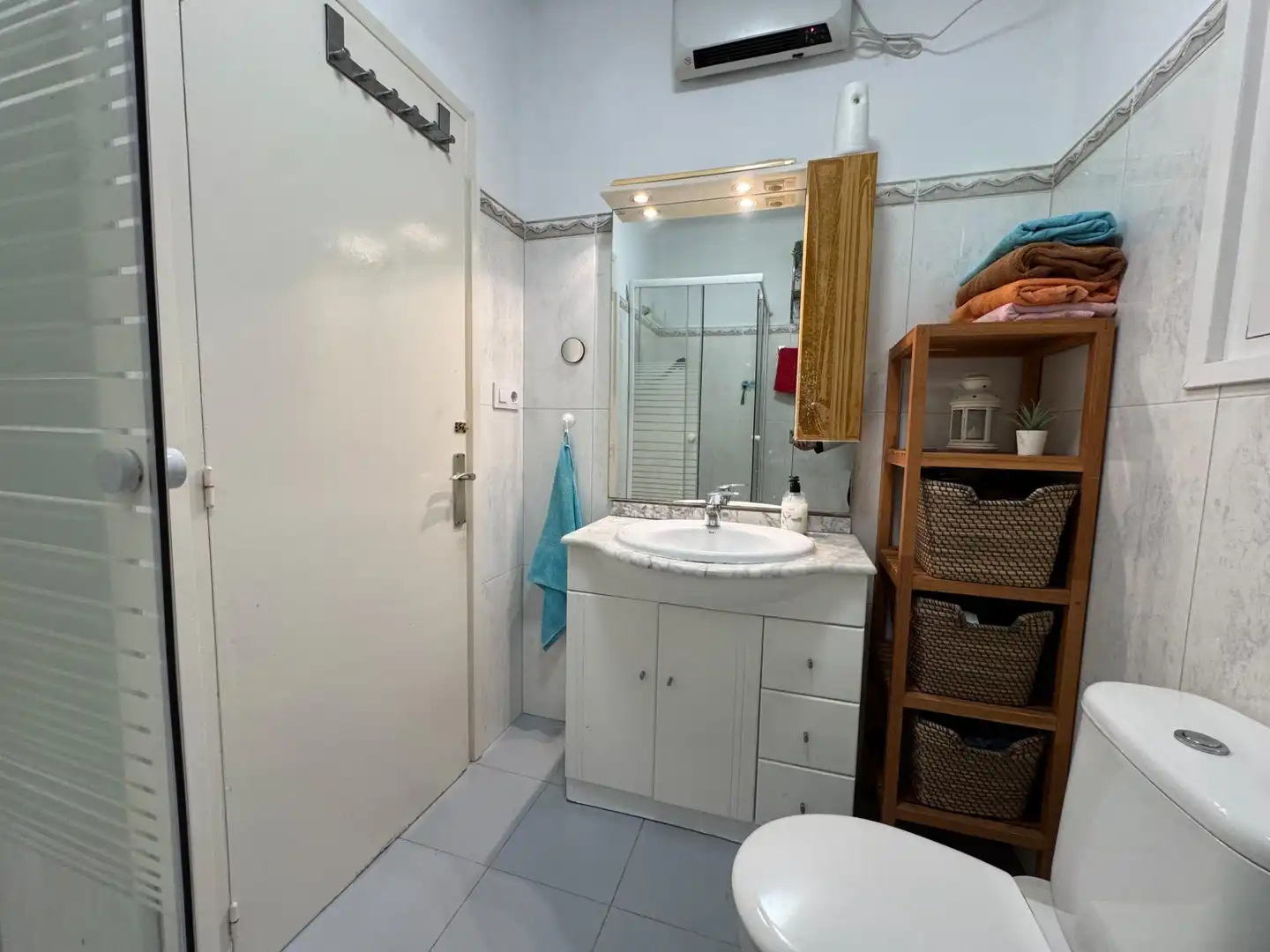Badezimmer von Wohnung zum Verkauf in Granollers mit Parkett, Terrasse und Abstellraum