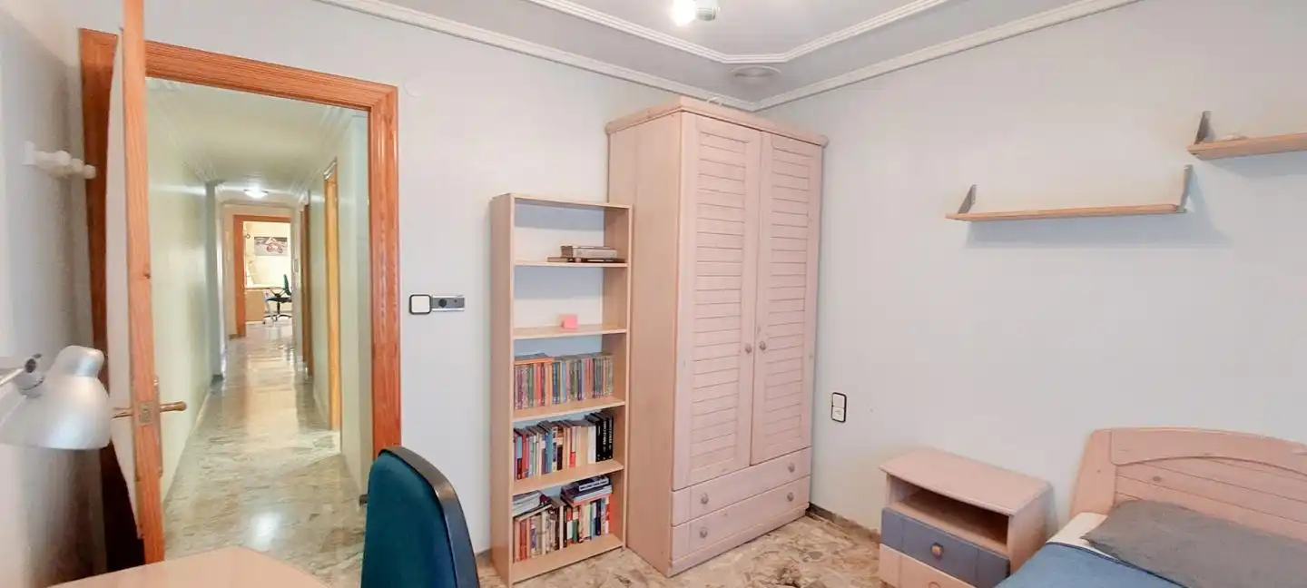 Habitación de Piso de alquiler en Elche / Elx con Amueblado y Balcón