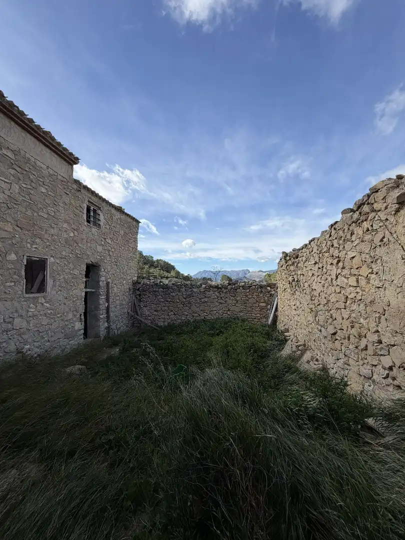 Country house with garden for sale in Sella, imagen 3