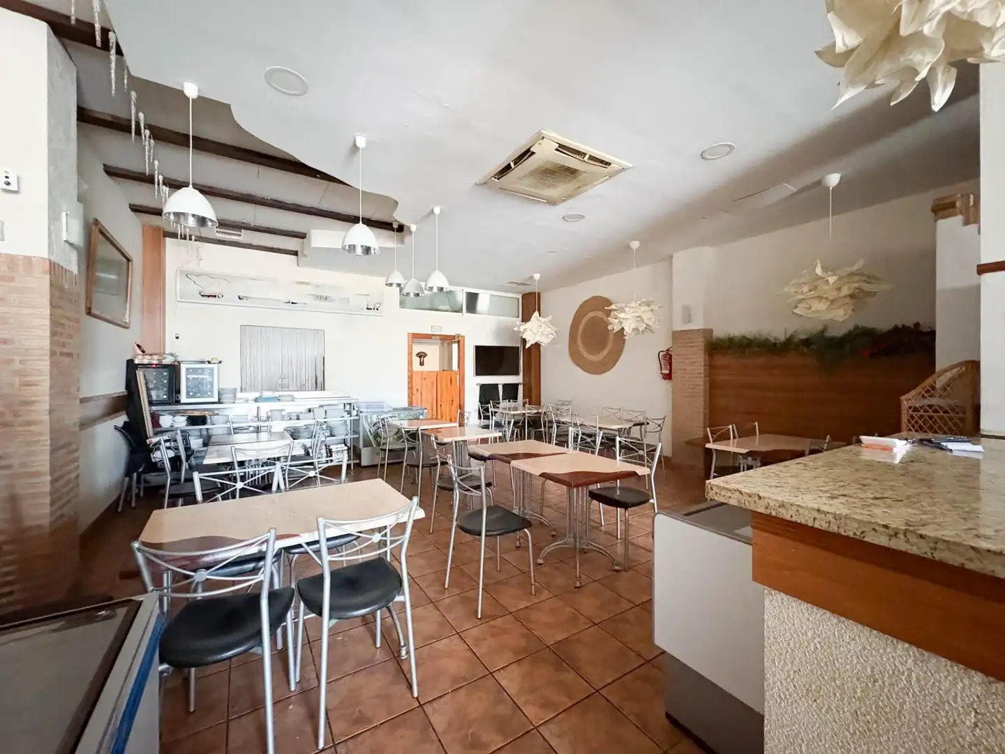 Commercial properties for sale in La Pobla de Vallbona  with Air Conditioner and Furnished