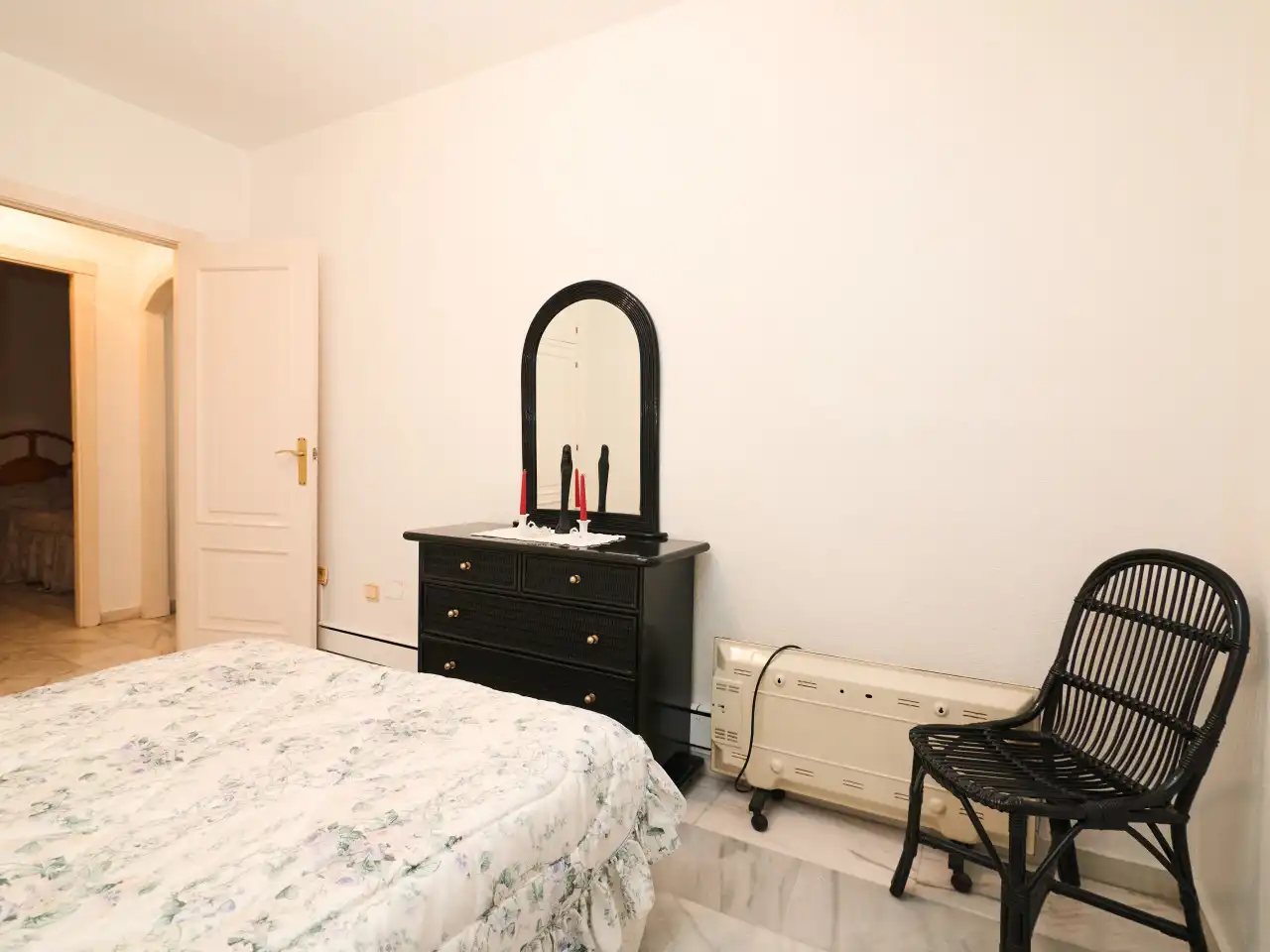 Habitación de Apartamento en venta en Torrevieja con Aire acondicionado, Calefacción y Terraza