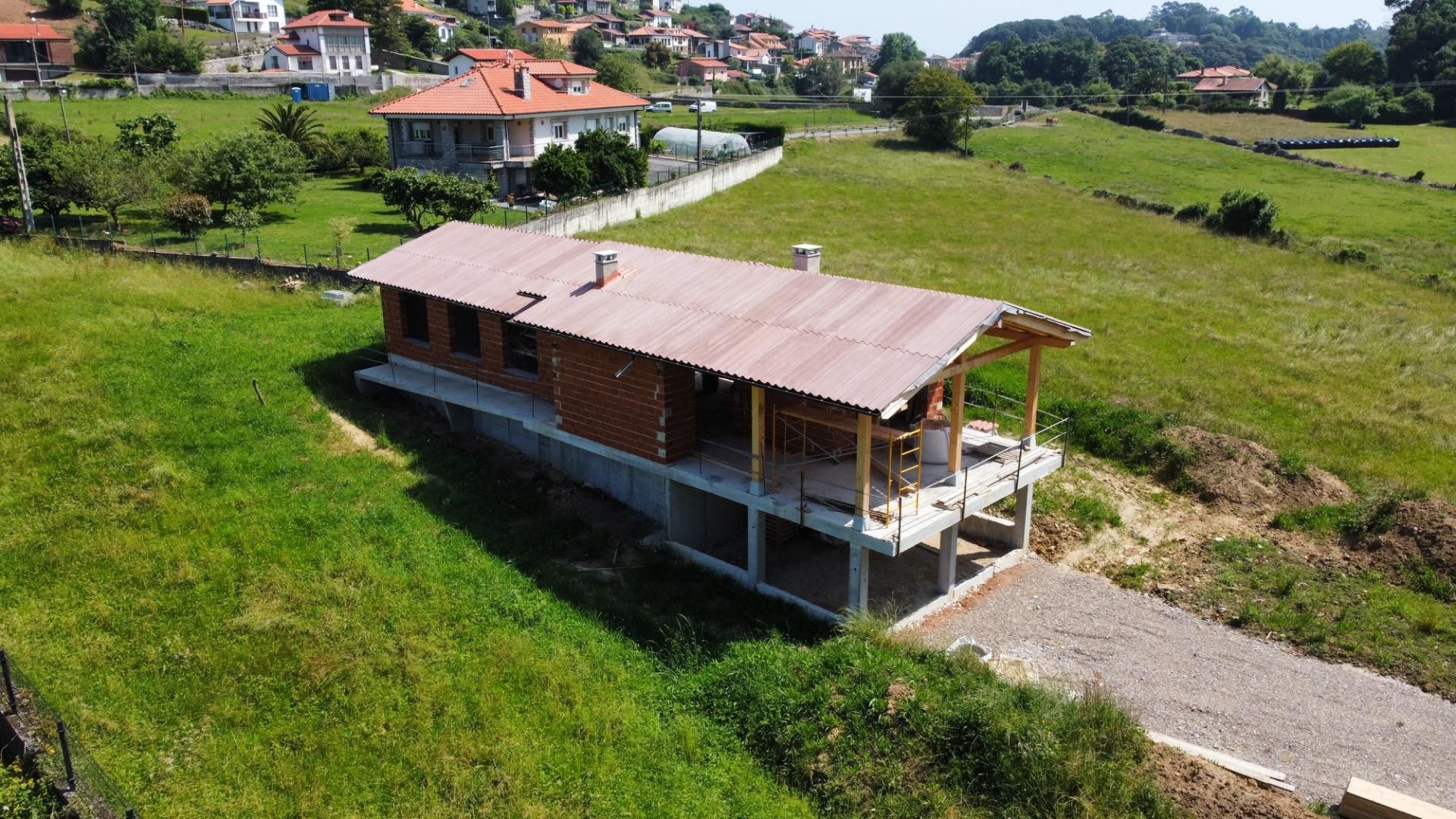Vista exterior de Casa o xalet en venda en Llanes amb Calefacció, Jardí privat i Terrassa