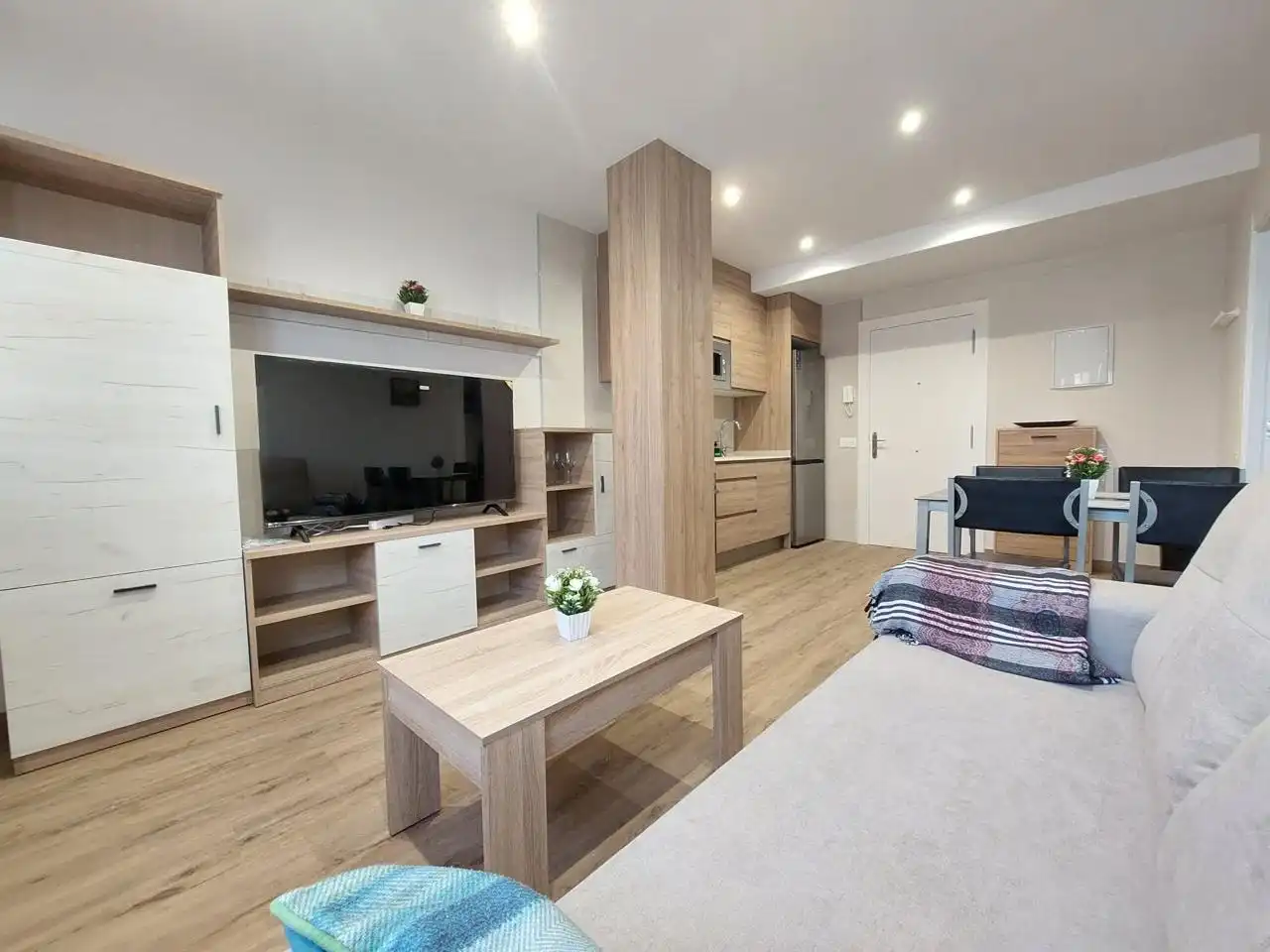 Wohnzimmer von Erdgeschoss zur Miete in Gijón  mit Heizung, Abstellraum und Möbliert
