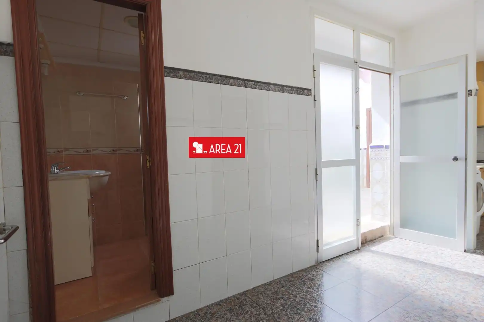 Houses for sale in La Pobla de Vallbona  with Terrace and Storage room