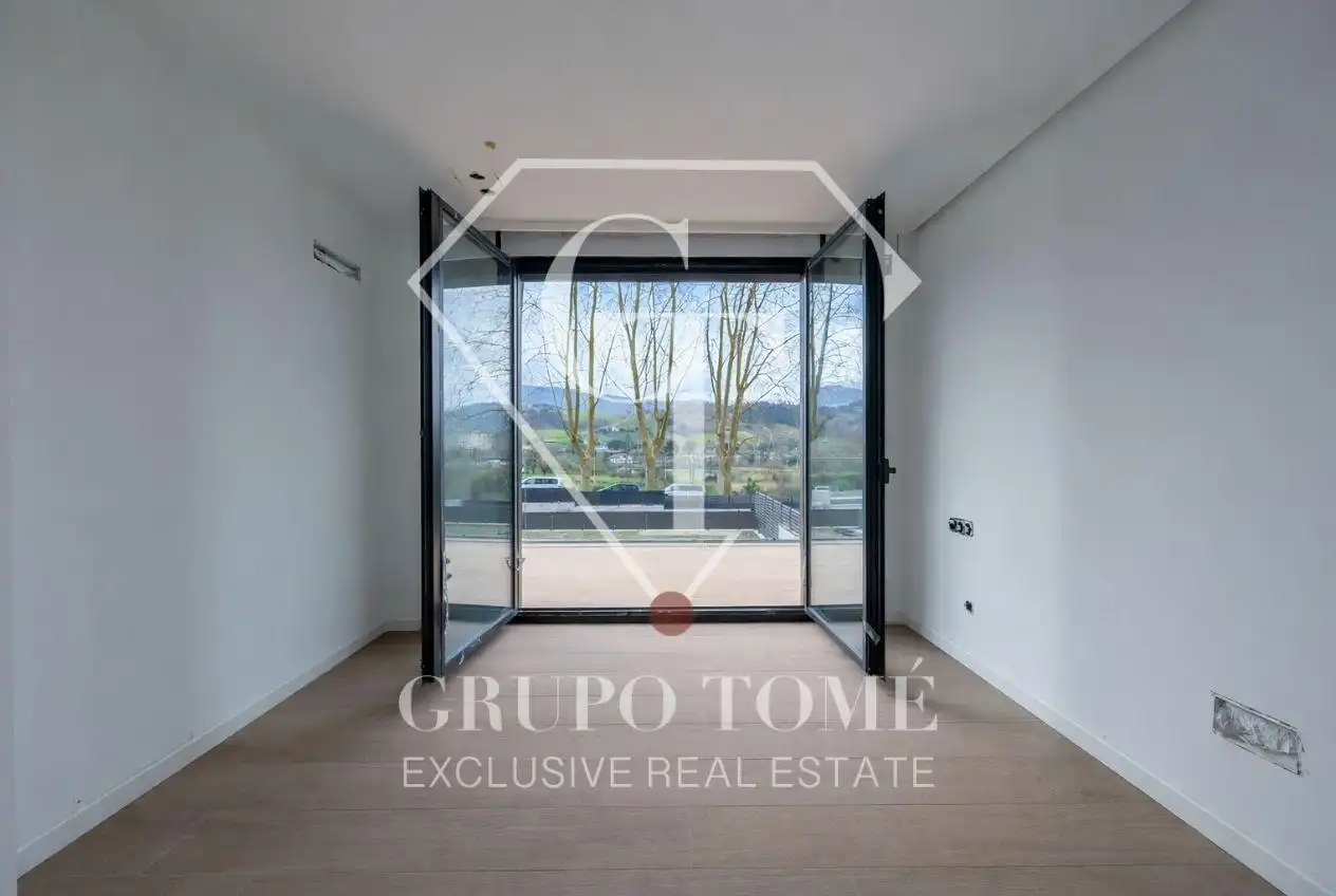 Sala d'estar de Casa adosada en venda en Zarautz amb Jardí privat, Terrassa i Piscina