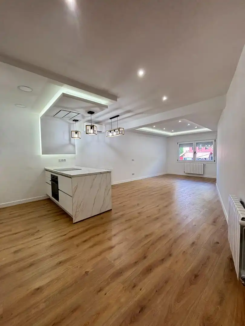 Cuina de Pis de lloguer en  Madrid Capital amb Aire condicionat i Alarma