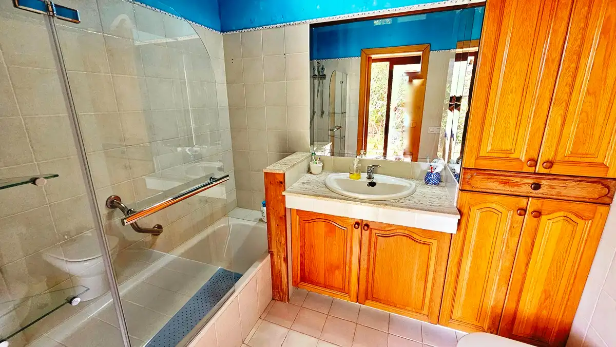 Baño de Casa o chalet en venta en Santa Ana la Real con Aire acondicionado, Calefacción y Jardín privado