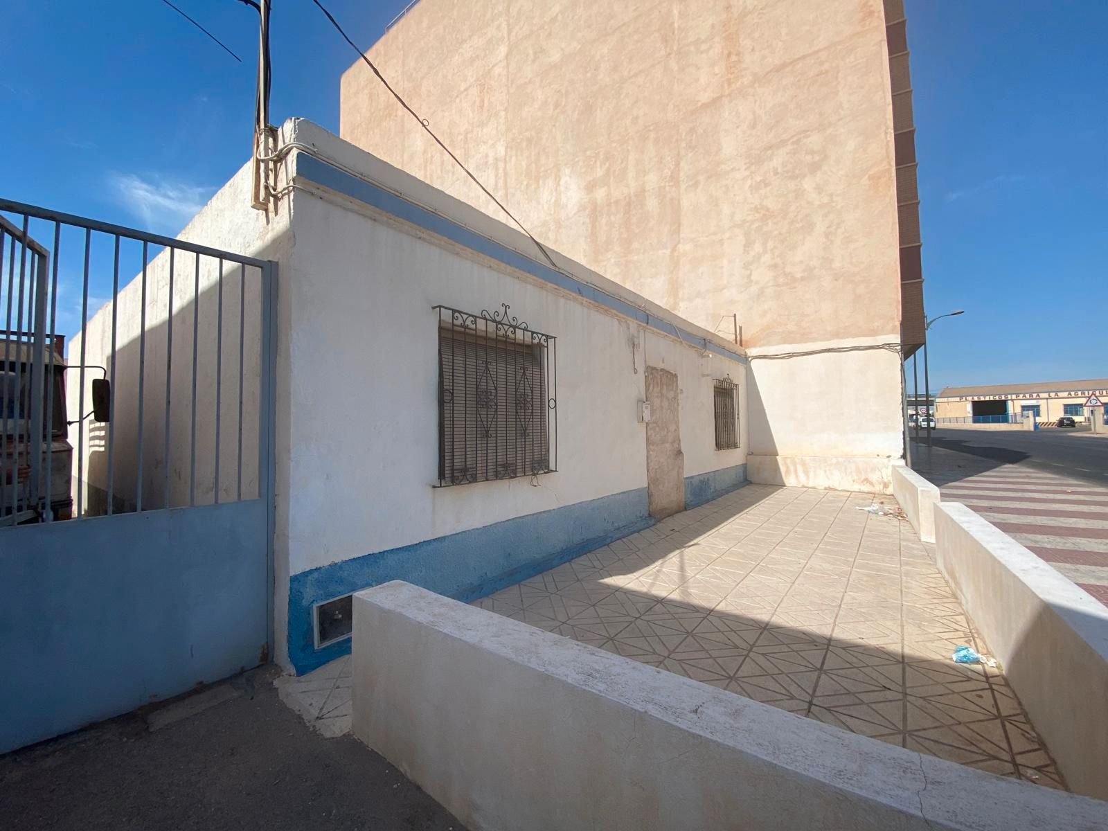 Vista exterior de Casa o xalet en venda en Roquetas de Mar