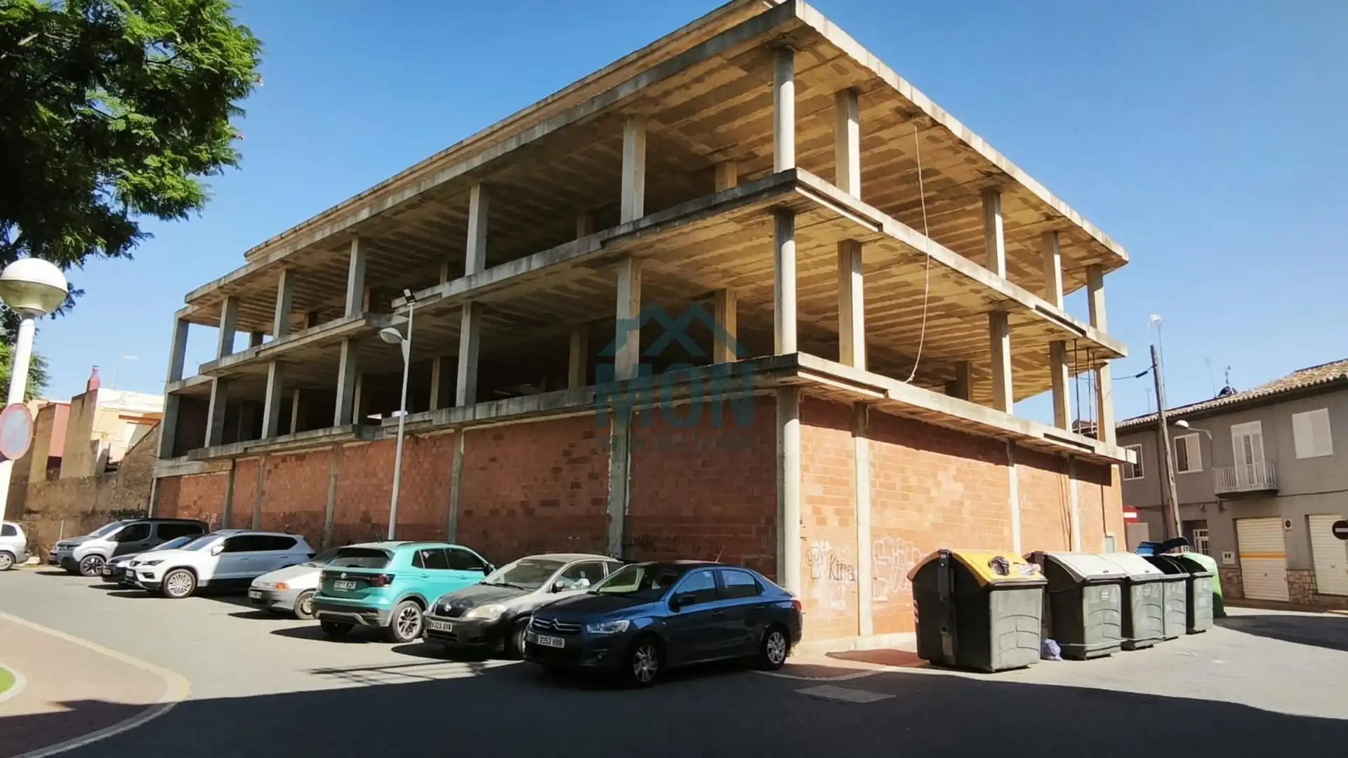 Edifici en venda a Montserrat