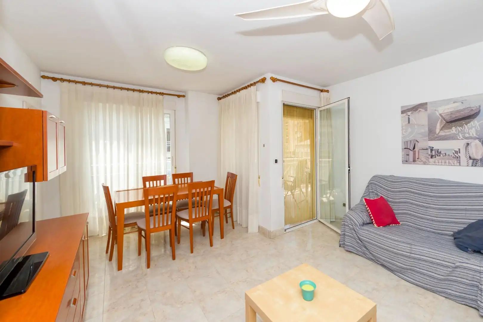Wohnzimmer von Wohnungen zum Verkauf in Benicasim / Benicàssim mit Privatgarten, Terrasse und Gemeinschaftspool