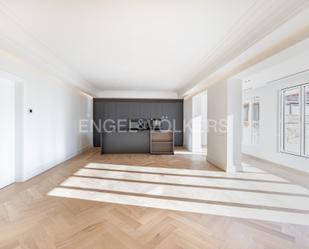 Living room of Apartment for sale in  Barcelona Capital  with Air Conditioner, Heating and Parquet flooring