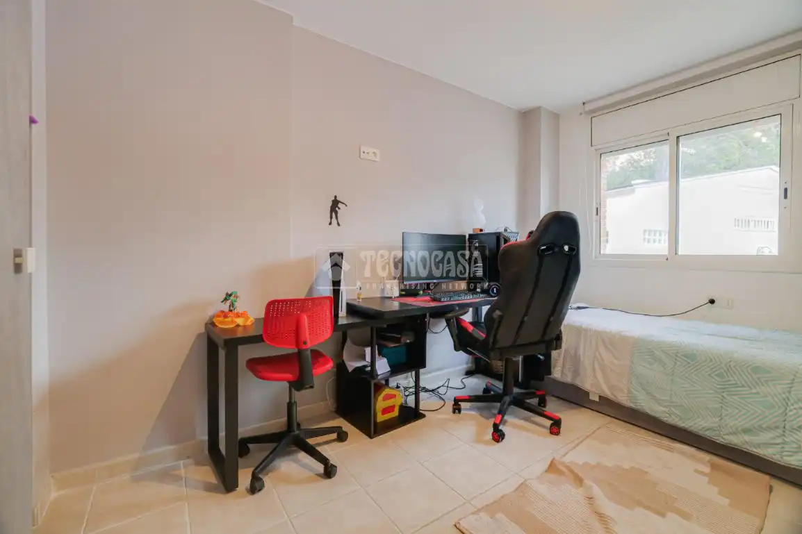Schlafzimmer von Einfamilien-Reihenhaus zum Verkauf in Terrassa mit Klimaanlage, Heizung und Terrasse