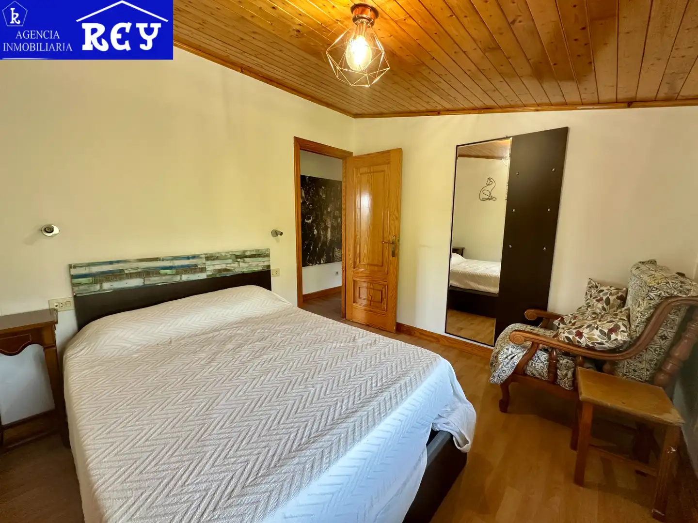 Dormitori de Casa o xalet en venda en Ames amb Calefacció, Jardí privat i Parquet