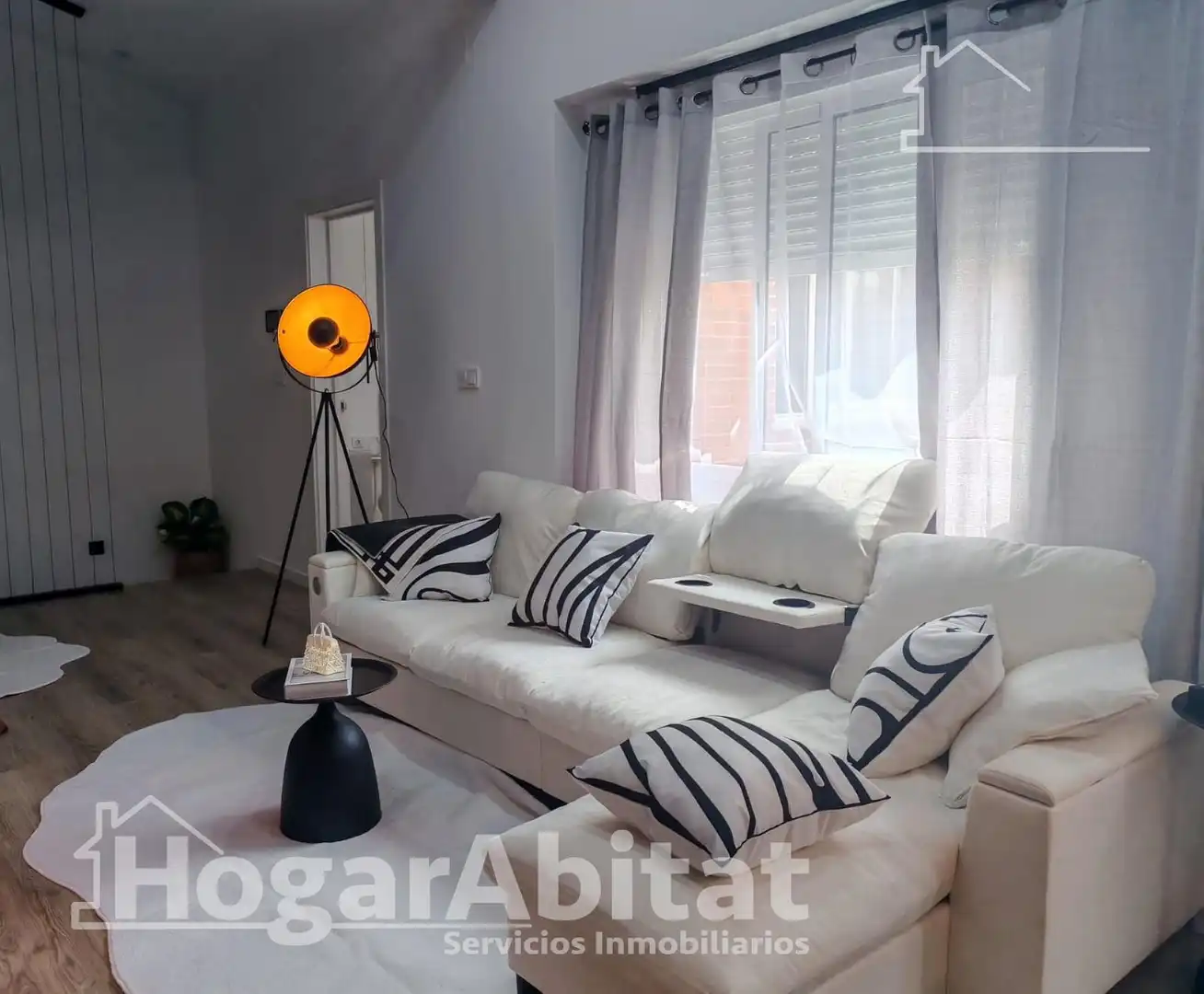 Living room of Attic for sale in Picassent  with Parquet flooring, Terrace and Furnished