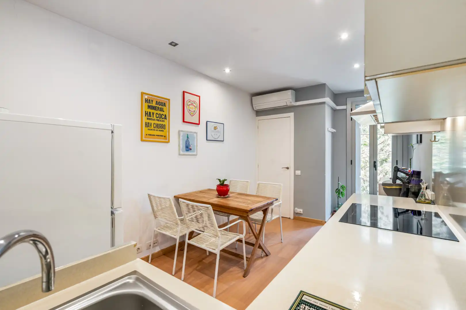 Küche von Wohnung zum Verkauf in Barcelona mit Klimaanlage, Heizung und Balkon