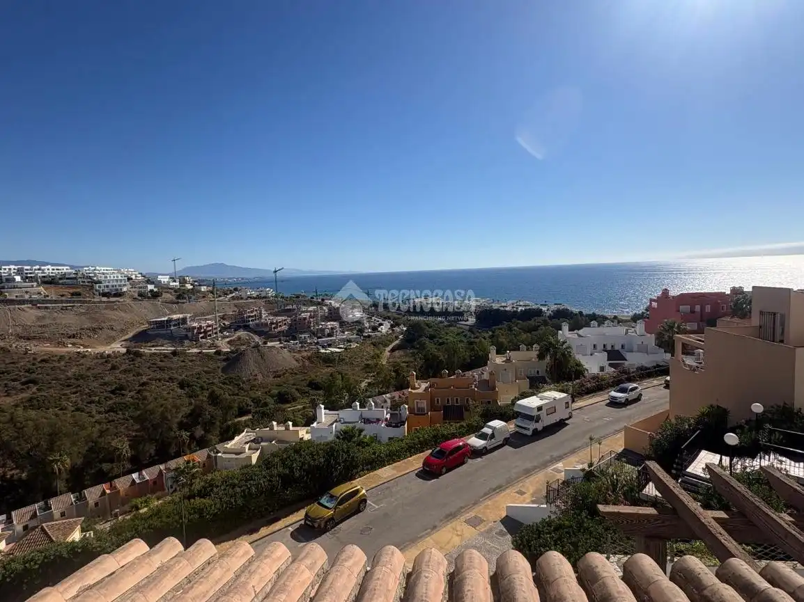 Ático con piscina en venta en Bahía de Casares, imagen 2