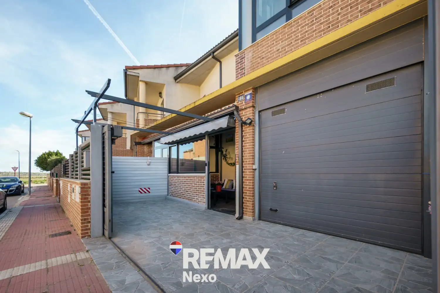 Vista exterior de Casa adosada en venta en Cigales con Calefacción, Jardín privado y Terraza