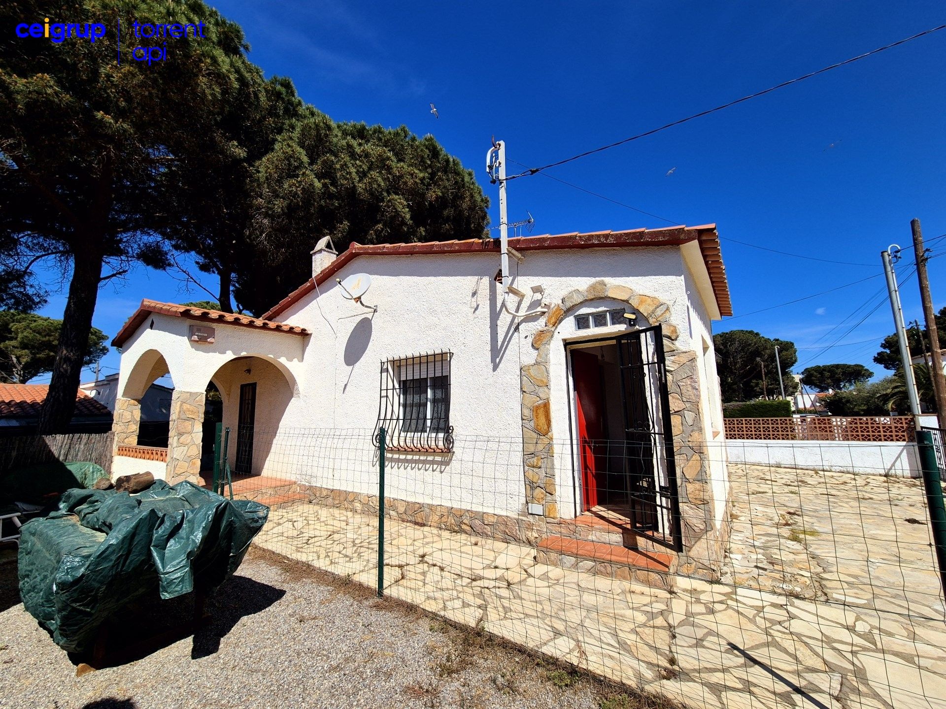 Vista exterior de Casa adosada en venda en L'Escala