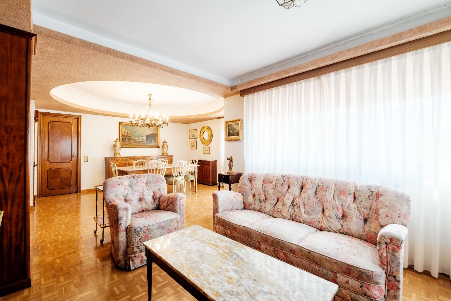 Sala d'estar de Pis en venda en  Zaragoza Capital amb Calefacció, Parquet i Terrassa