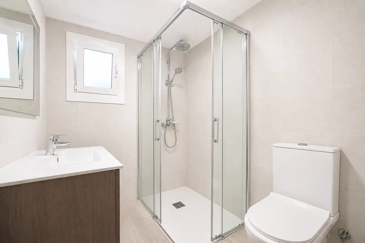 Baño de Piso en venta en Santa Coloma de Gramenet con Aire acondicionado y Terraza