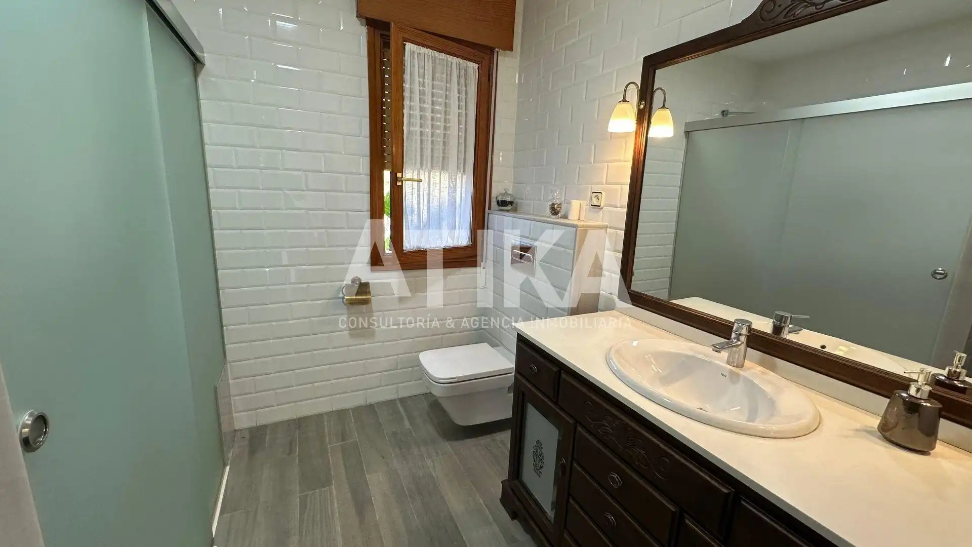 Bathroom of Houses for sale in Ontinyent  with Air Conditioner, Private garden and Parquet flooring