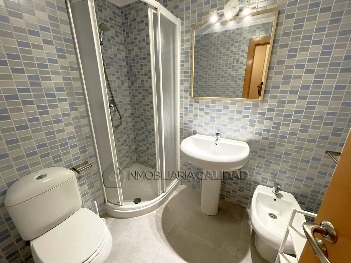 Baño de Piso en venta en Burgos con Calefacción, Terraza y Trastero