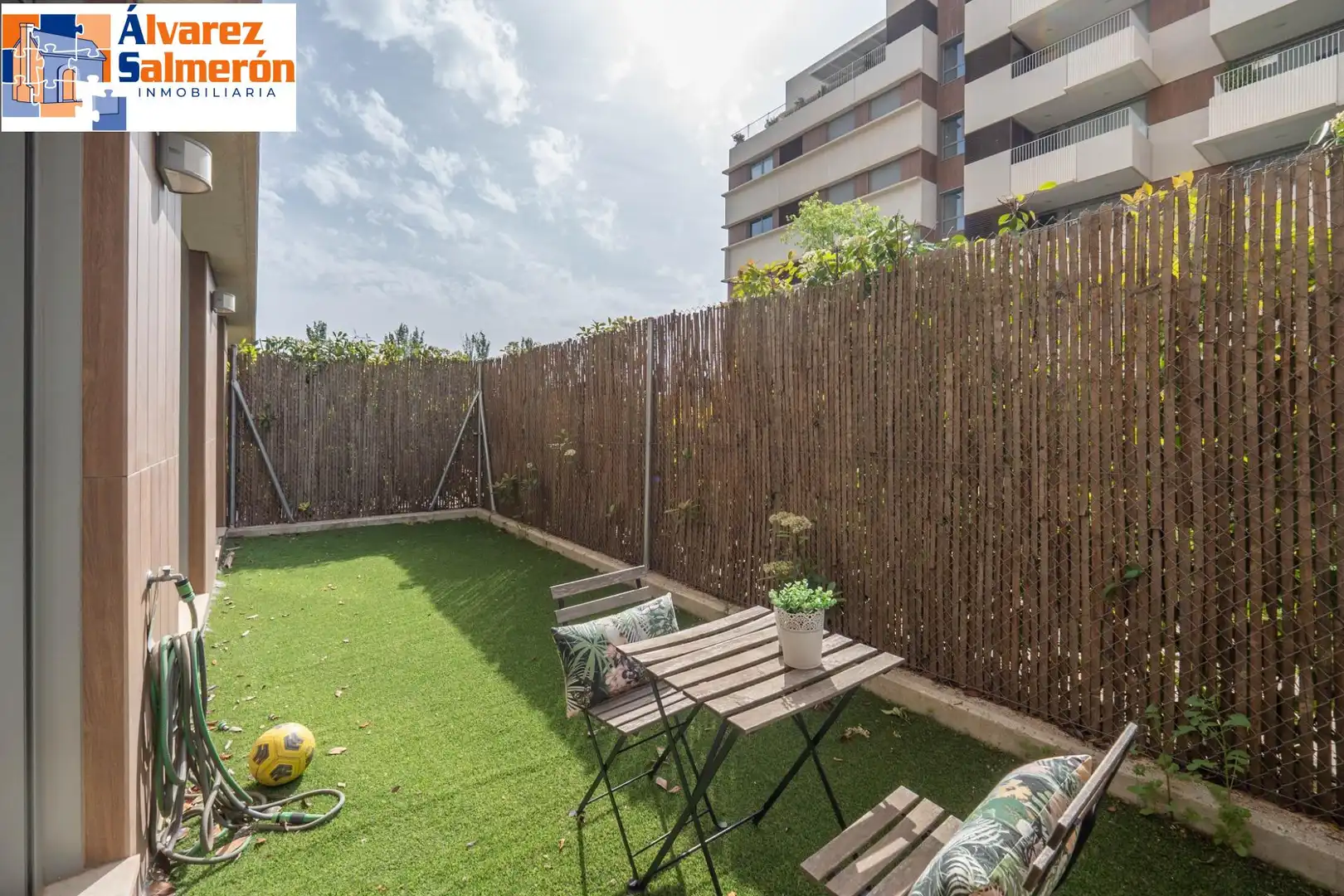 Terrassa de Pis en venda en Granada amb Moblat i Piscina comunitària