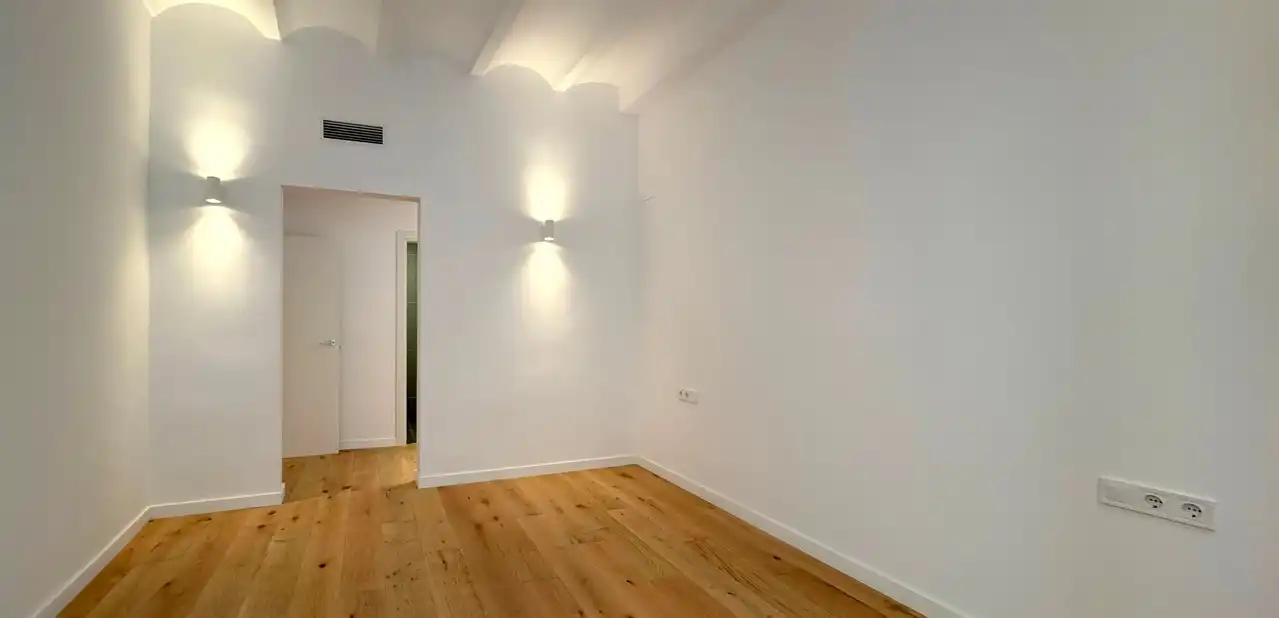 Flat for sale in Barcelona  with Air Conditioner, Parquet flooring and Terrace
