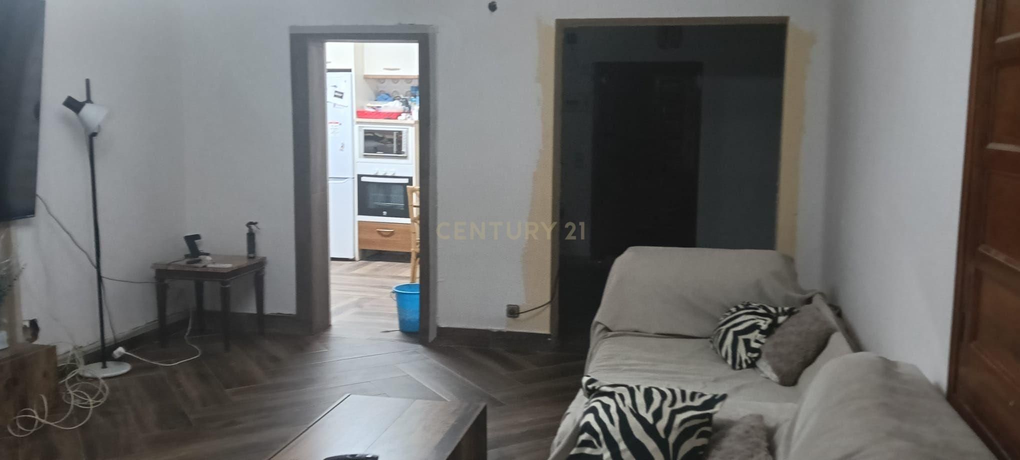 Sala d'estar de Casa o xalet en venda en San Román de los Montes amb Jardí privat, Traster i Piscina