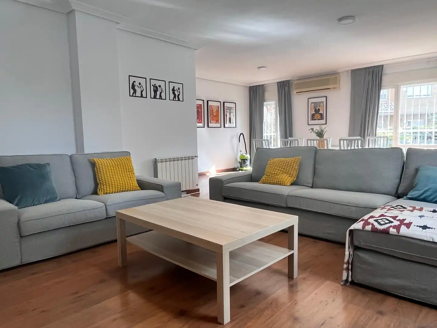 Living room of Houses for share in Villanueva de la Cañada  with Air Conditioner, Heating and Private garden