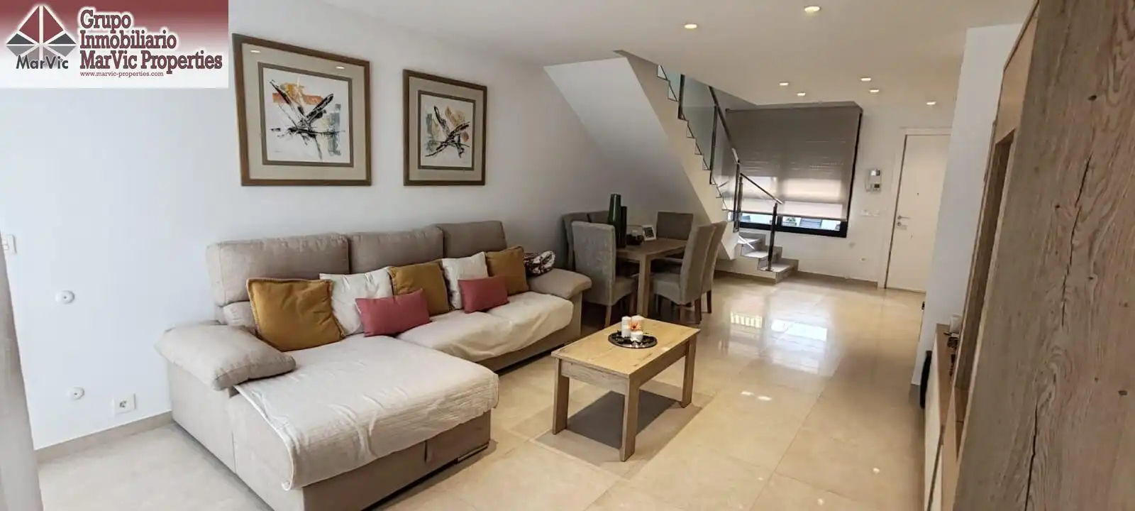 Sala d'estar de Casa o xalet en venda en Benidorm amb Aire condicionat i Jardí privat