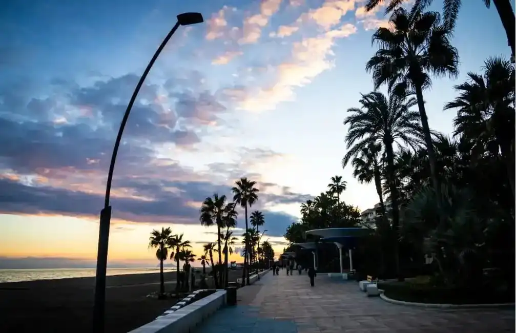 Vista exterior de Apartamento de alquiler en Estepona con Aire acondicionado, Calefacción y Terraza