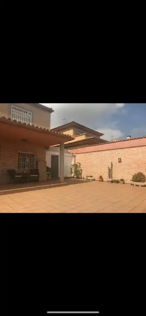 Vista exterior de Casa o chalet en venta en Torrent con Aire acondicionado, Piscina y Balcón