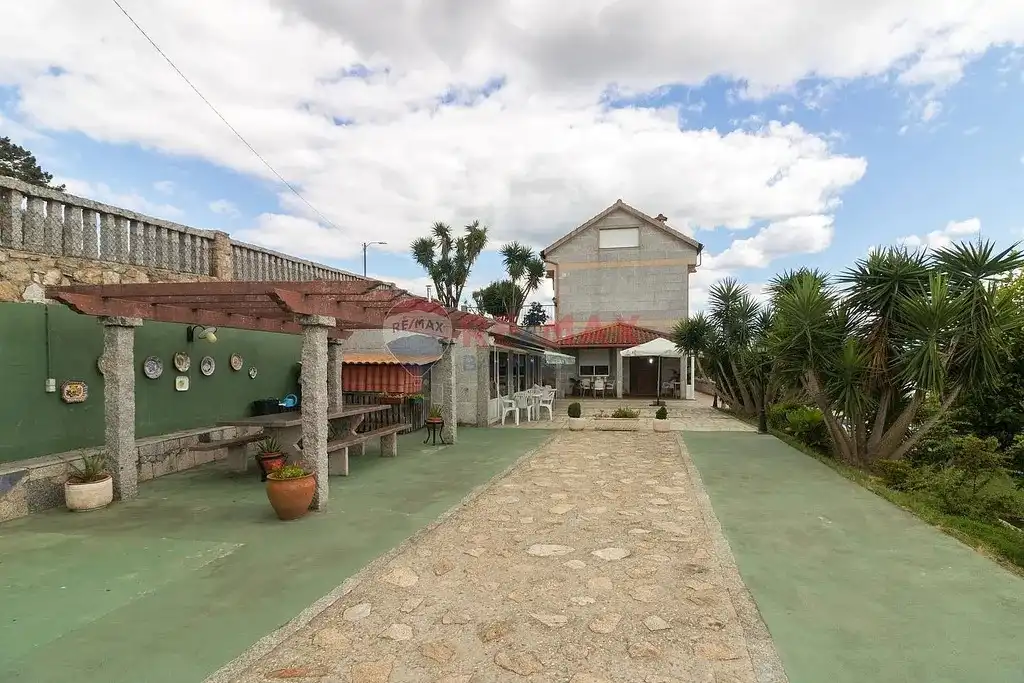 Casa o xalet en venda en As Neves   amb Calefacció, Jardí privat i Parquet