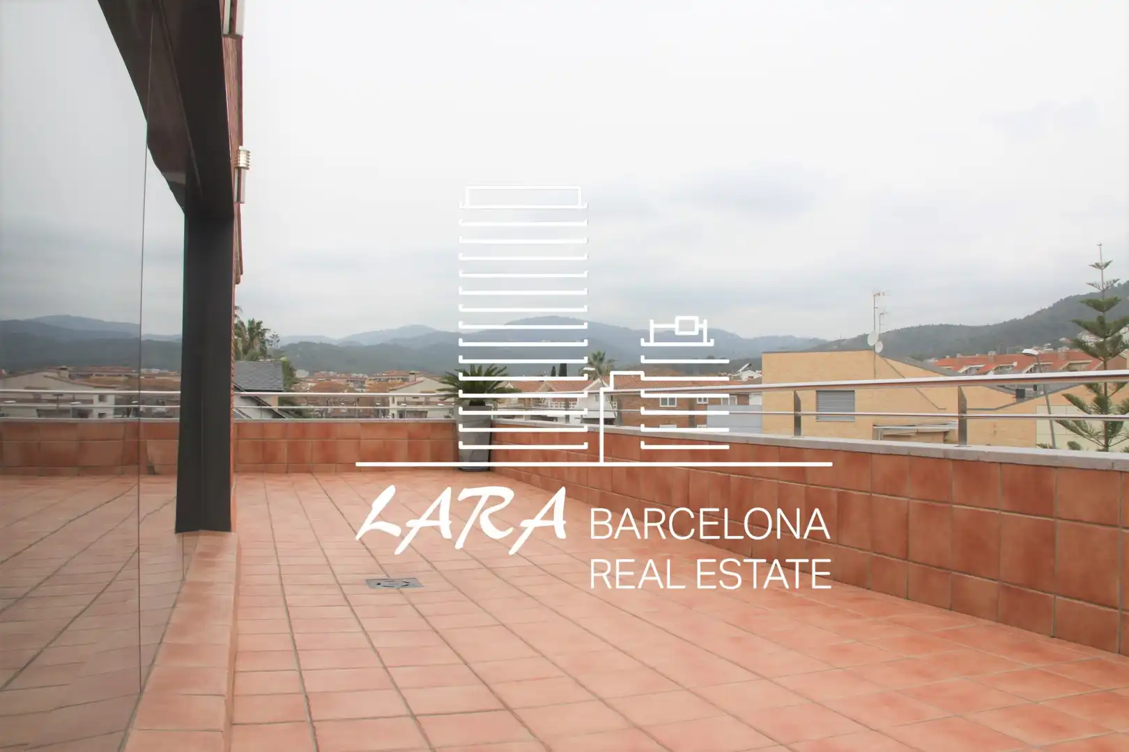 Vista exterior de Casa o chalet de alquiler con opción a compra en Viladecans con Aire acondicionado, Calefacción y Jardín privado